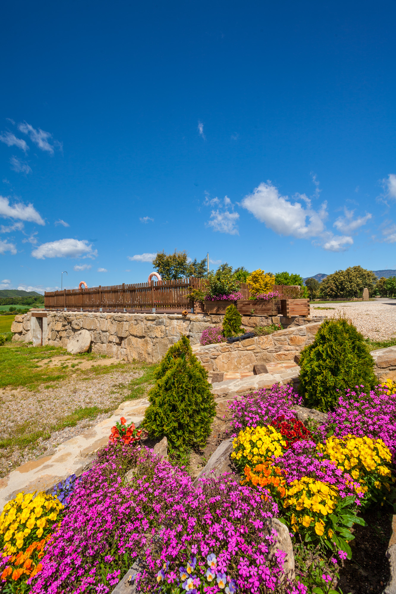 La Tor de Montclar - Gaudí en La Pobla de Lillet: los Jardines Artigas como laboratorio de formas naturales