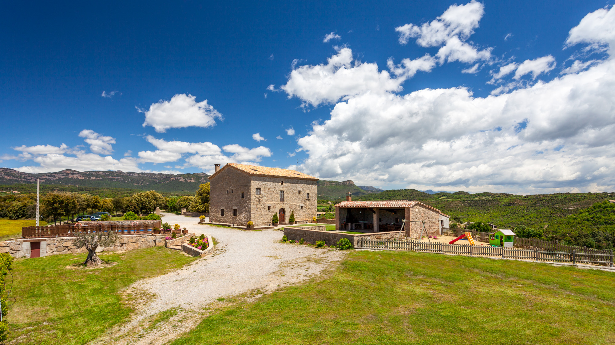 La Tor de Montclar - Atlas de fuentes del Berguedà: hidrogeología, cultura y patrimonio natural