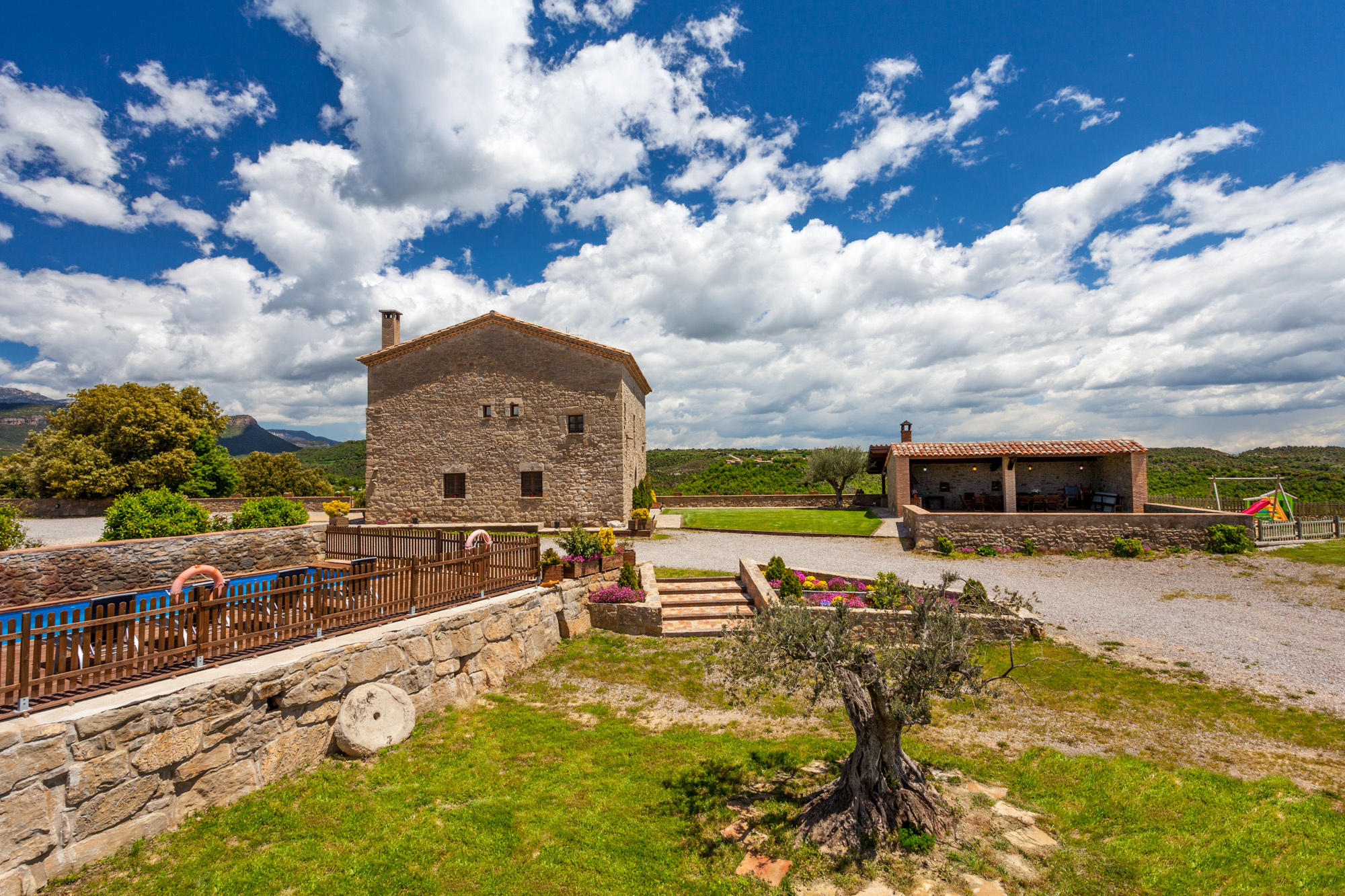 La Tor de Montclar - Los Mejores Miradores del Berguedà: Vistas Panorámicas Impresionantes