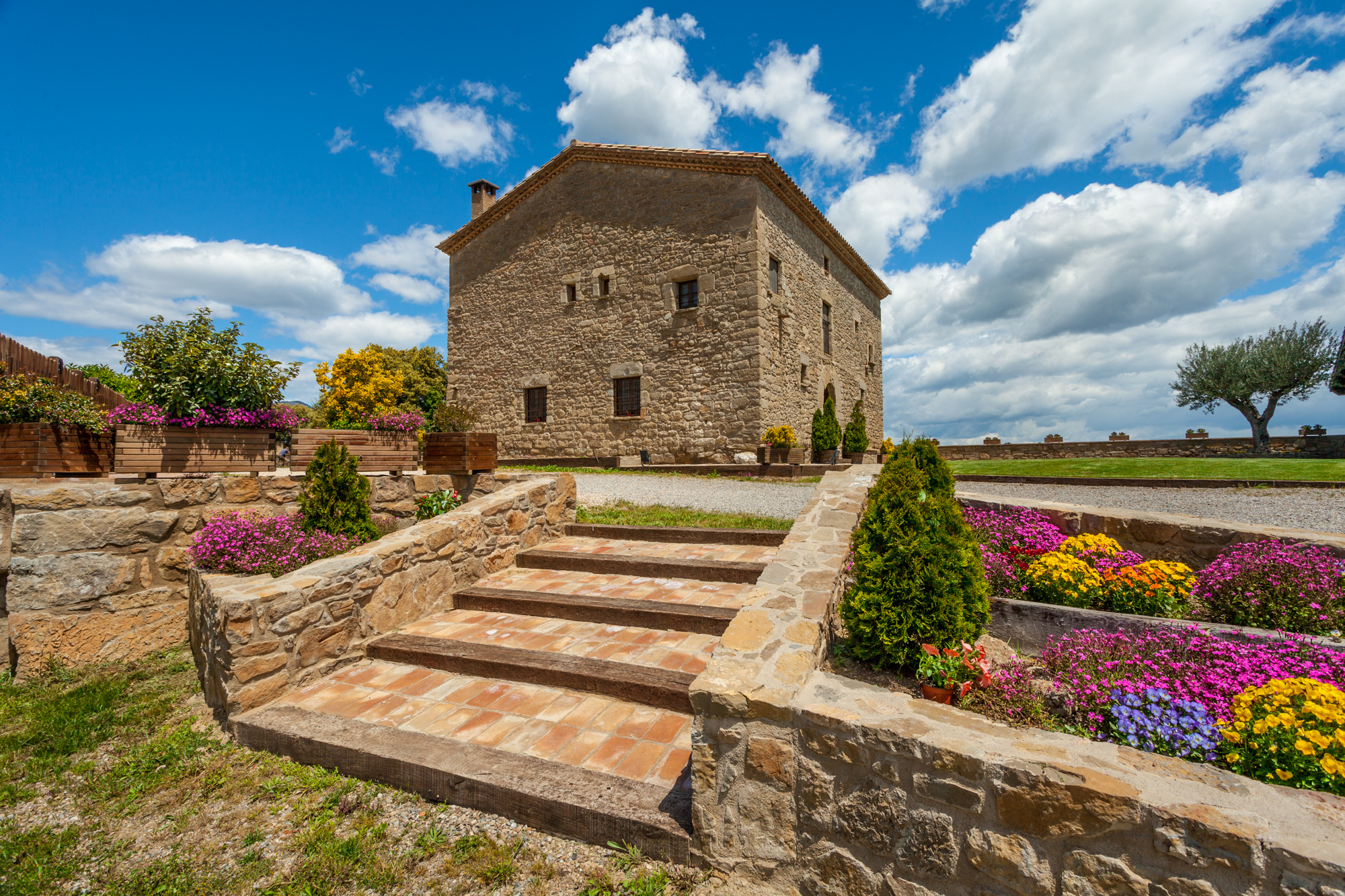 La Tor de Montclar - Contrabandistas del Berguedà: Rutas Clandestinas por los Pirineos
