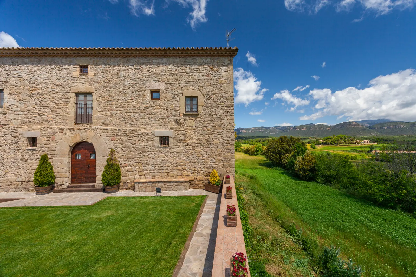 La Tor de Montclar - Gaudí al Berguedà: els Jardins Artigas de La Pobla de Lillet