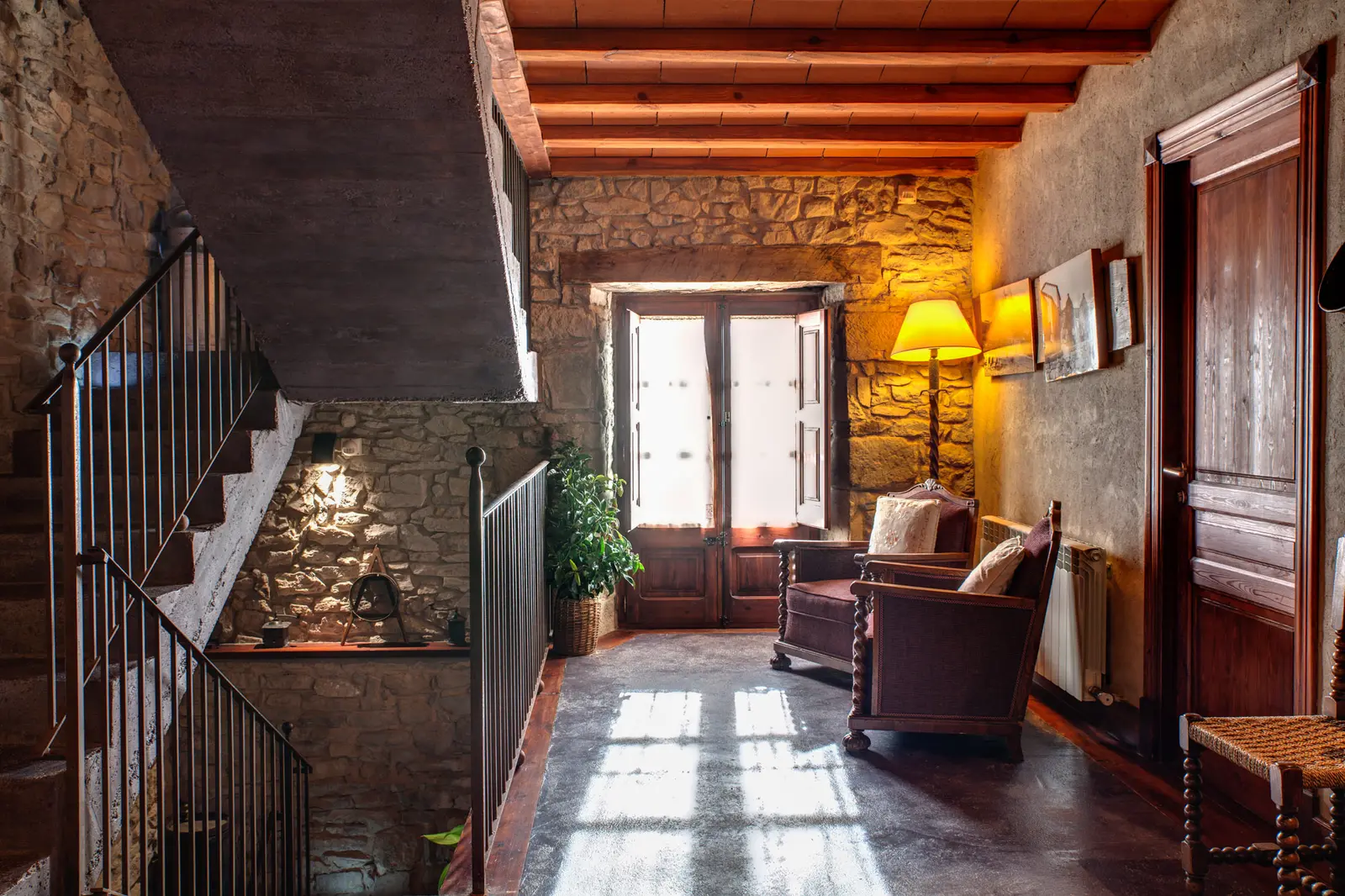 La Tor de Montclar - La Pobla de Lillet: jardins Artigas, tren del ciment i Pirineu